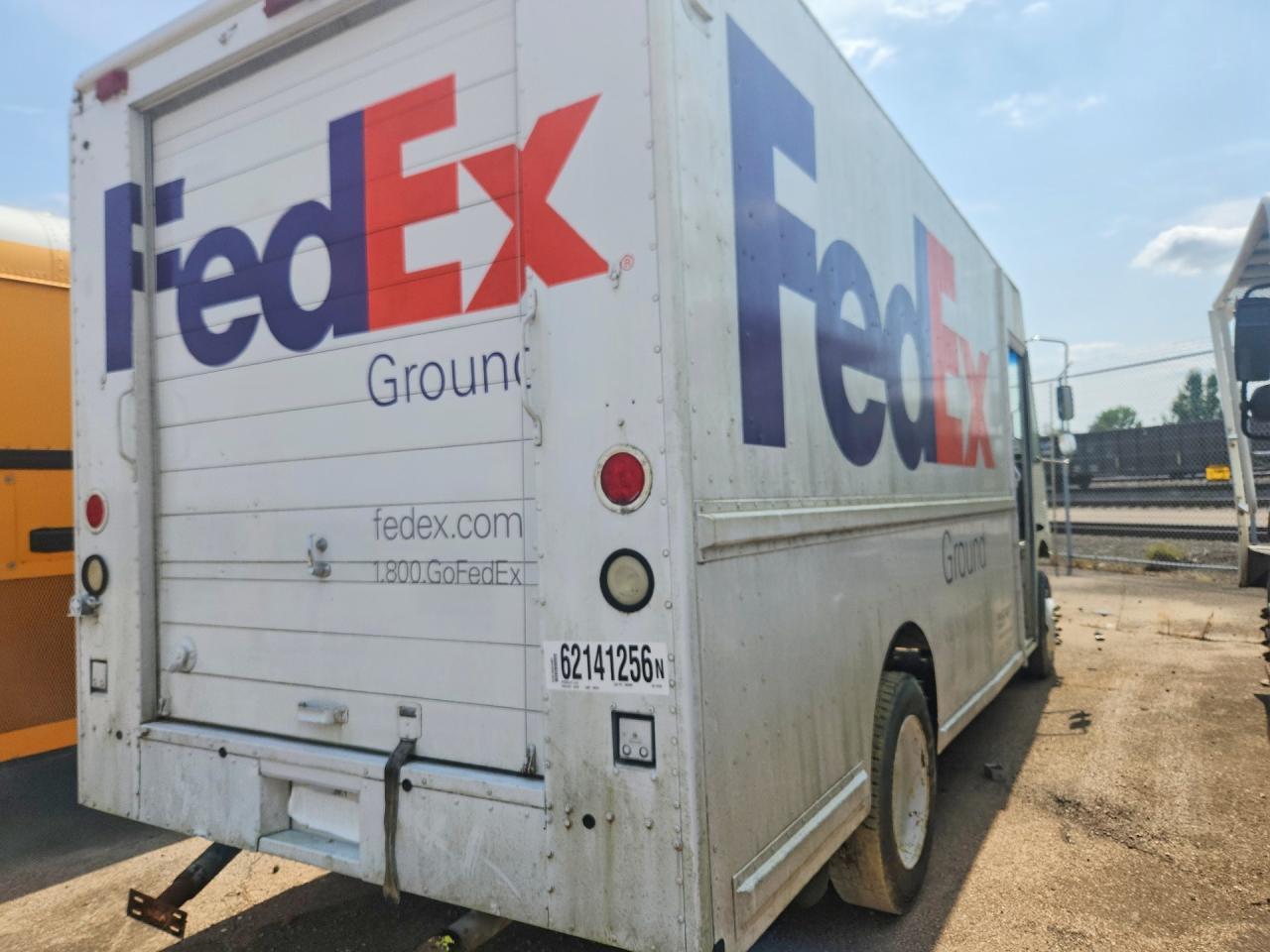 2000 FREIGHTLINER MT45G CHASSIS DELIVERY TRUCK — Фото 3 из 13