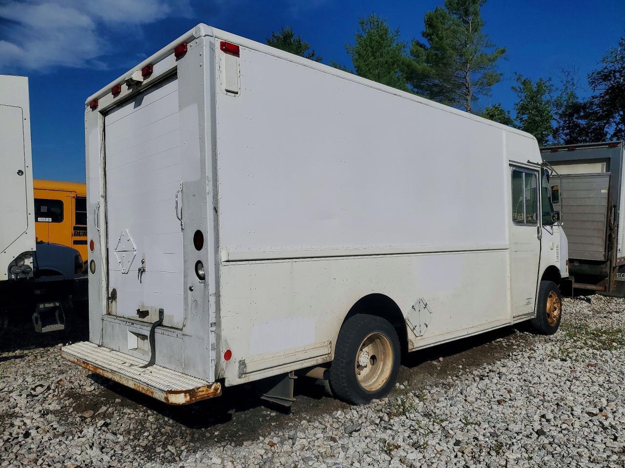 2006 FREIGHTLINER MT45 DELIVERY TRUCK — Фото 3 из 13
