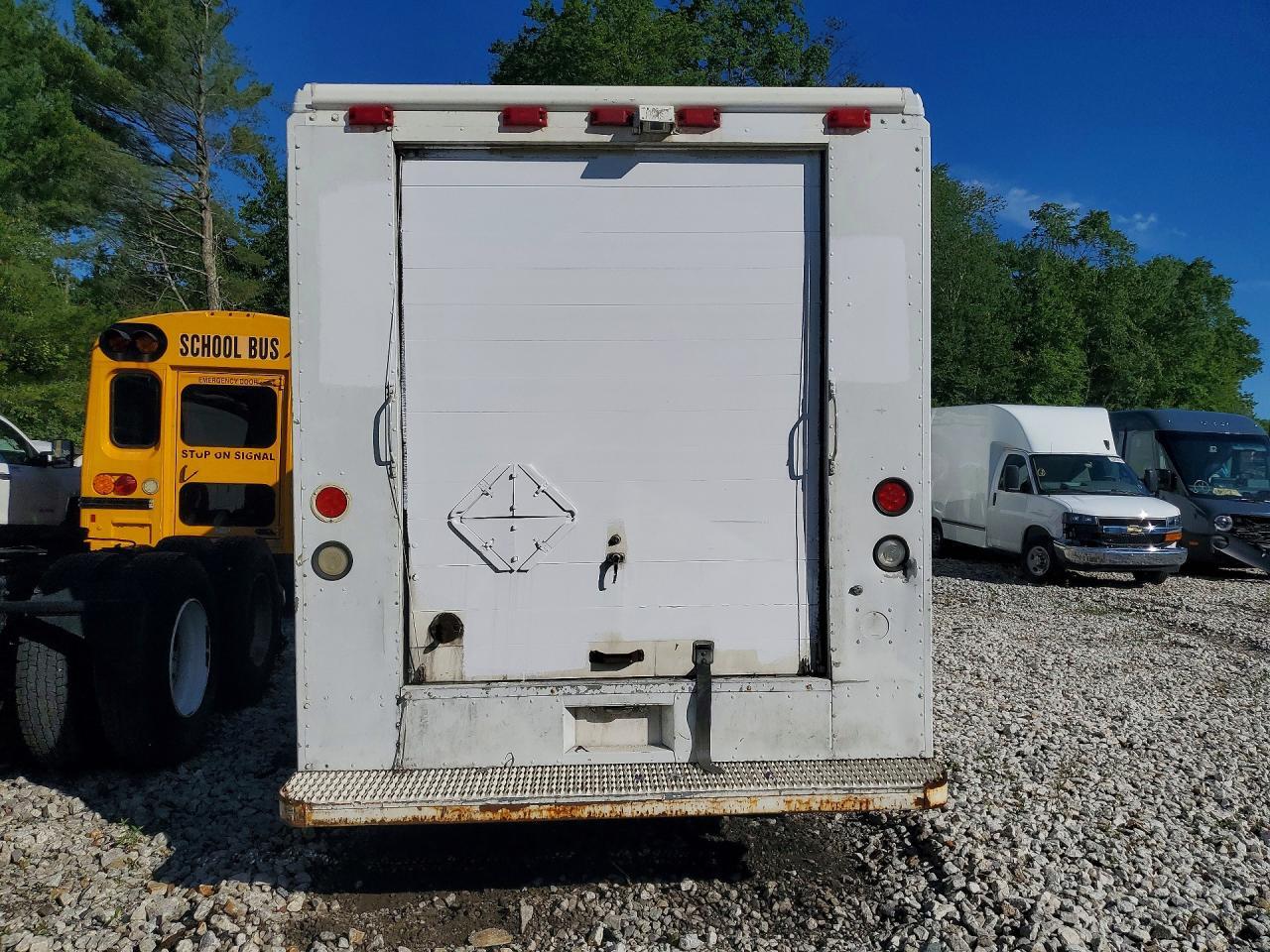 2006 FREIGHTLINER MT45 DELIVERY TRUCK — Фото 6 из 13