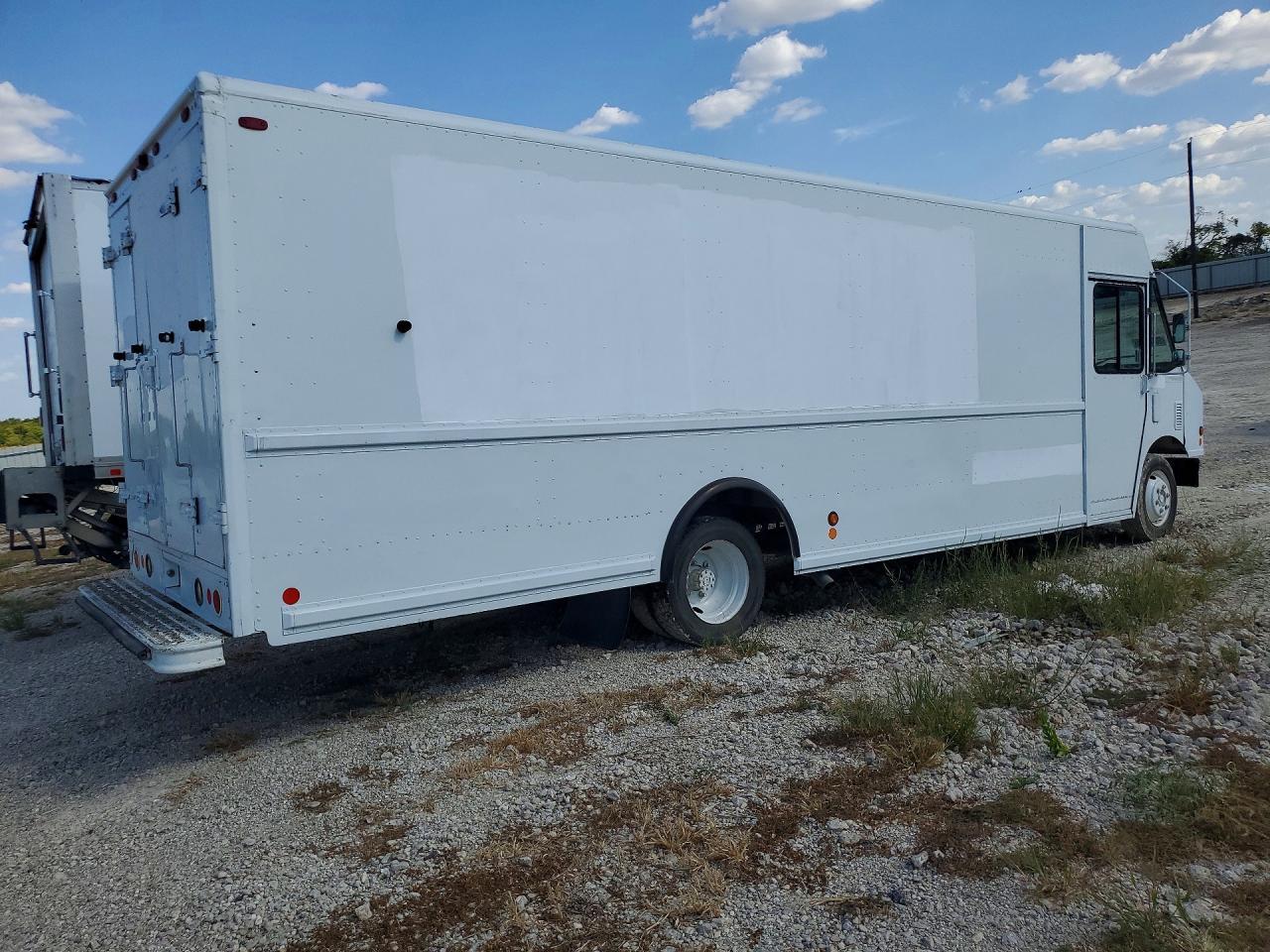 2006 FREIGHTLINER MT45 CHASSIS DELIVERY TRUCK — Фото 3 из 13