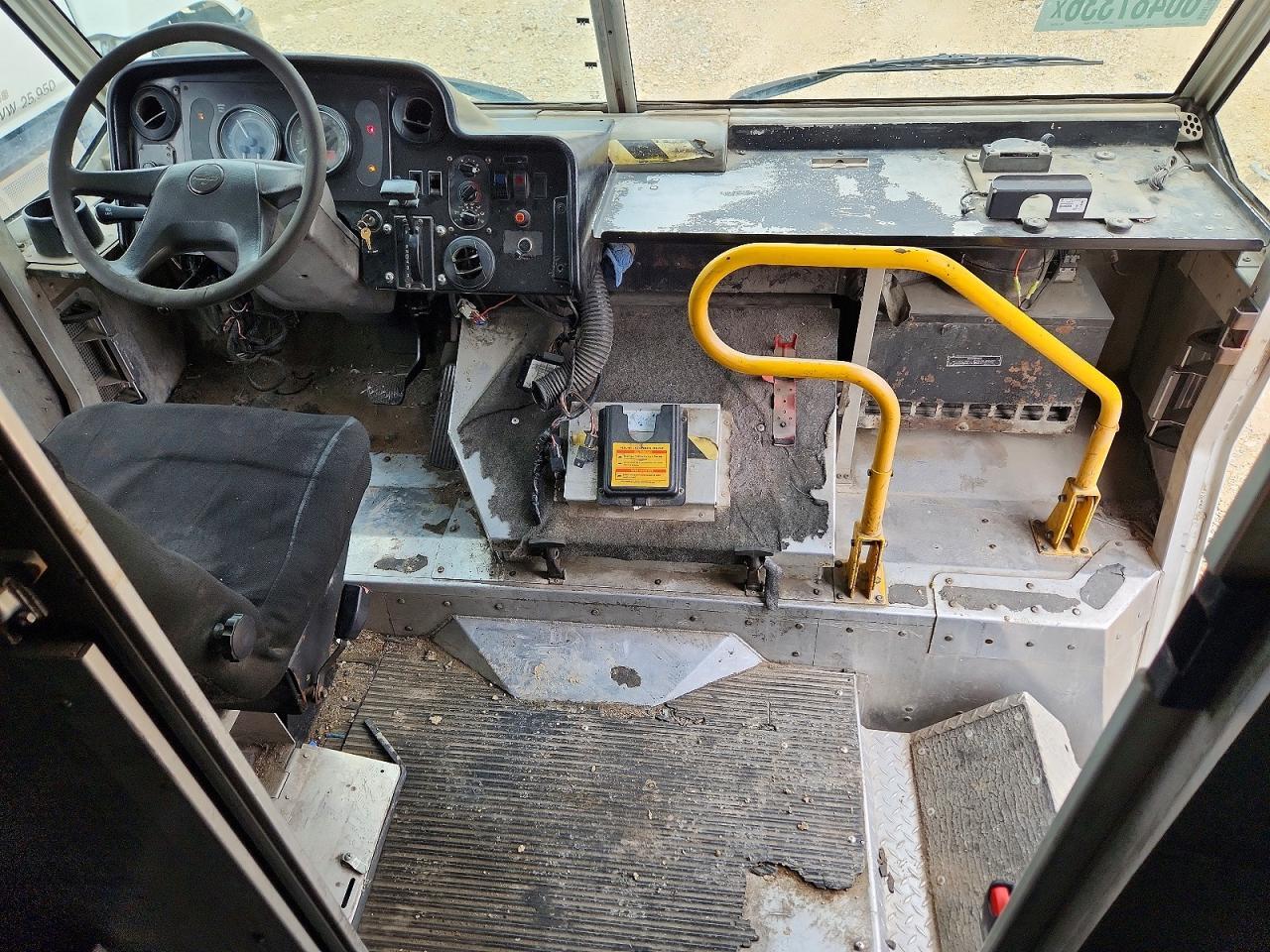2006 FREIGHTLINER MT45 CHASSIS DELIVERY TRUCK — Фото 8 из 13