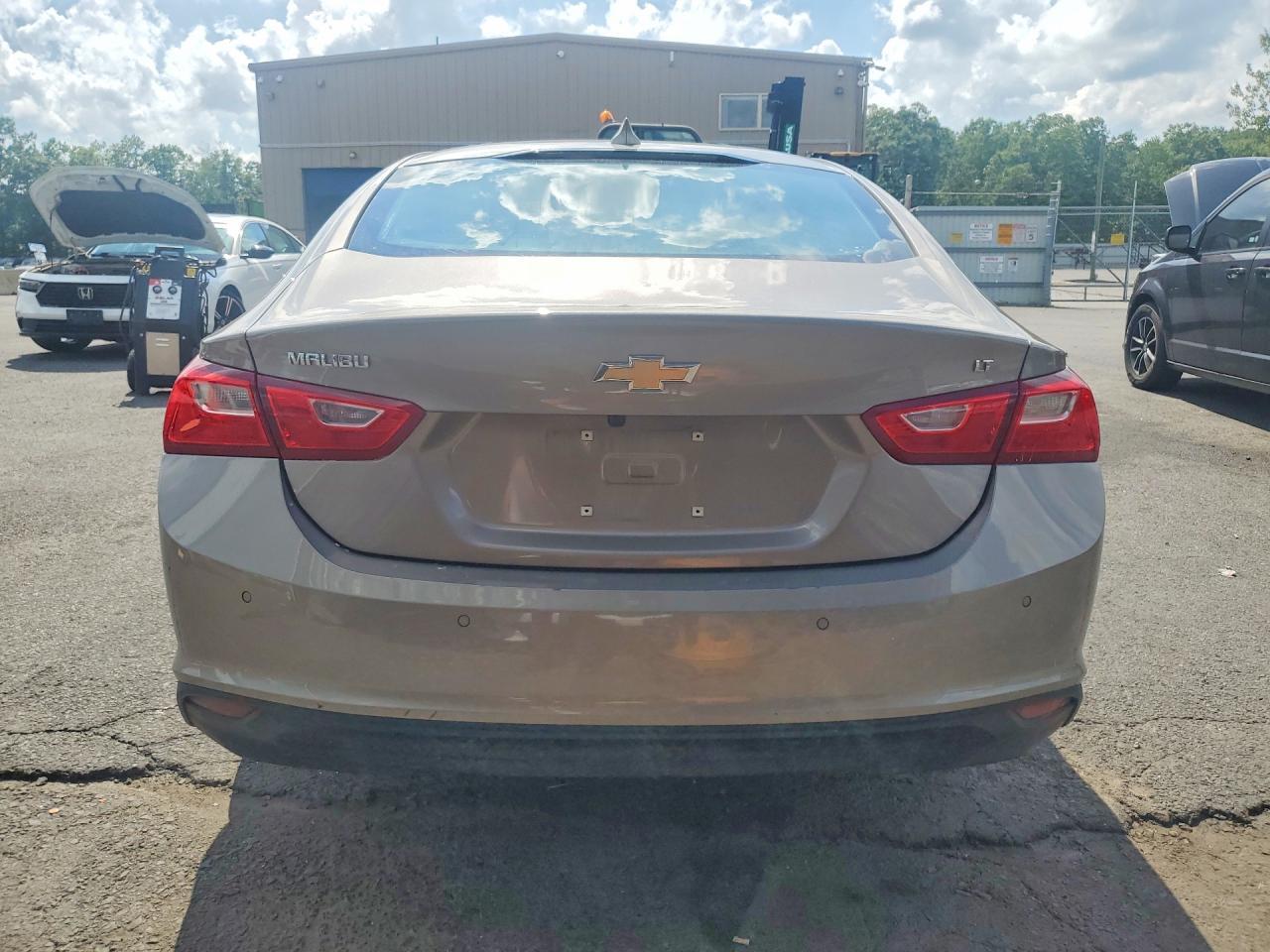 2024 CHEVROLET MALIBU LT — Фото 6 из 12