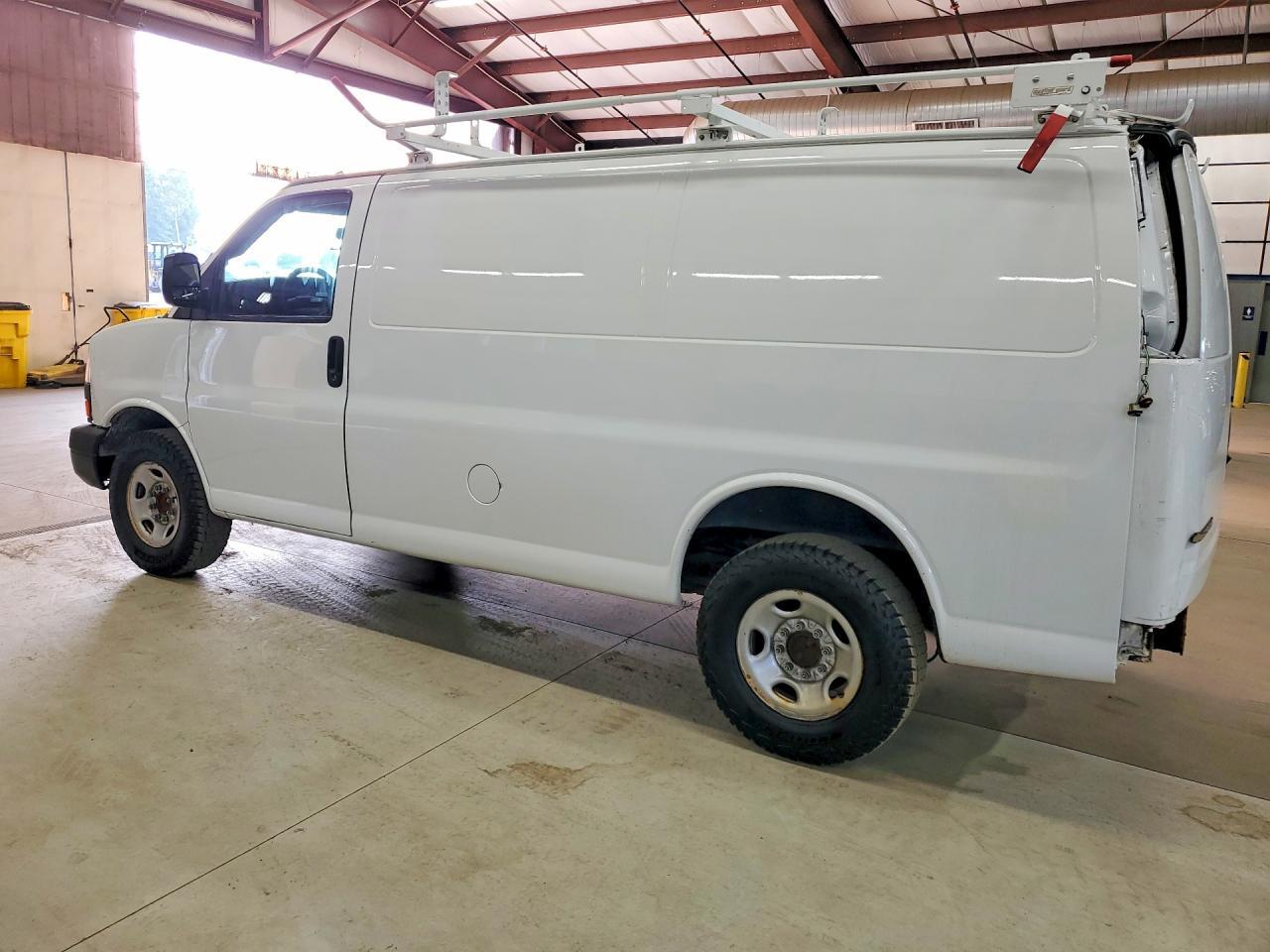 2018 CHEVROLET EXPRESS G2500 — Фото 2 из 14