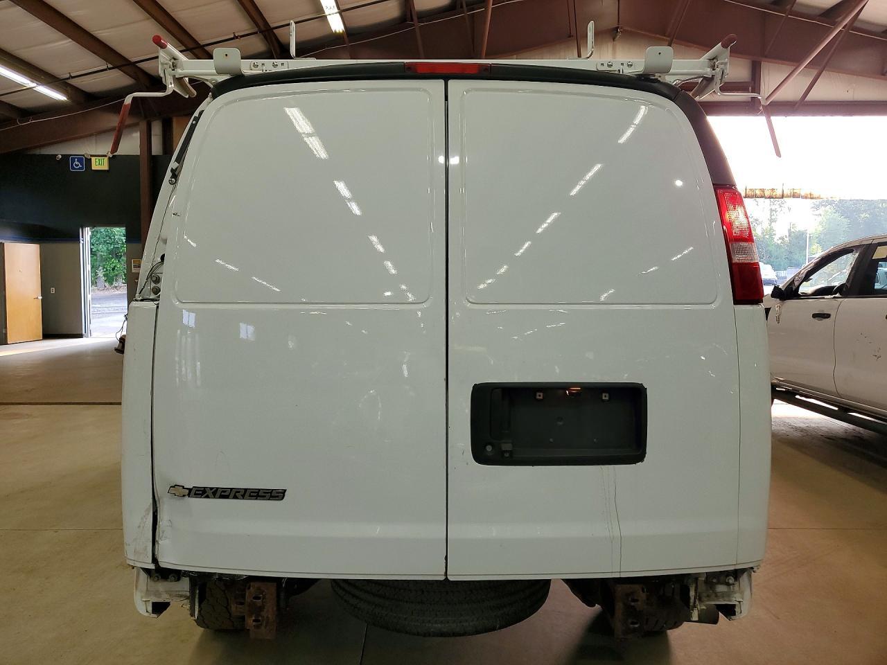 2018 CHEVROLET EXPRESS G2500 — Фото 6 из 14