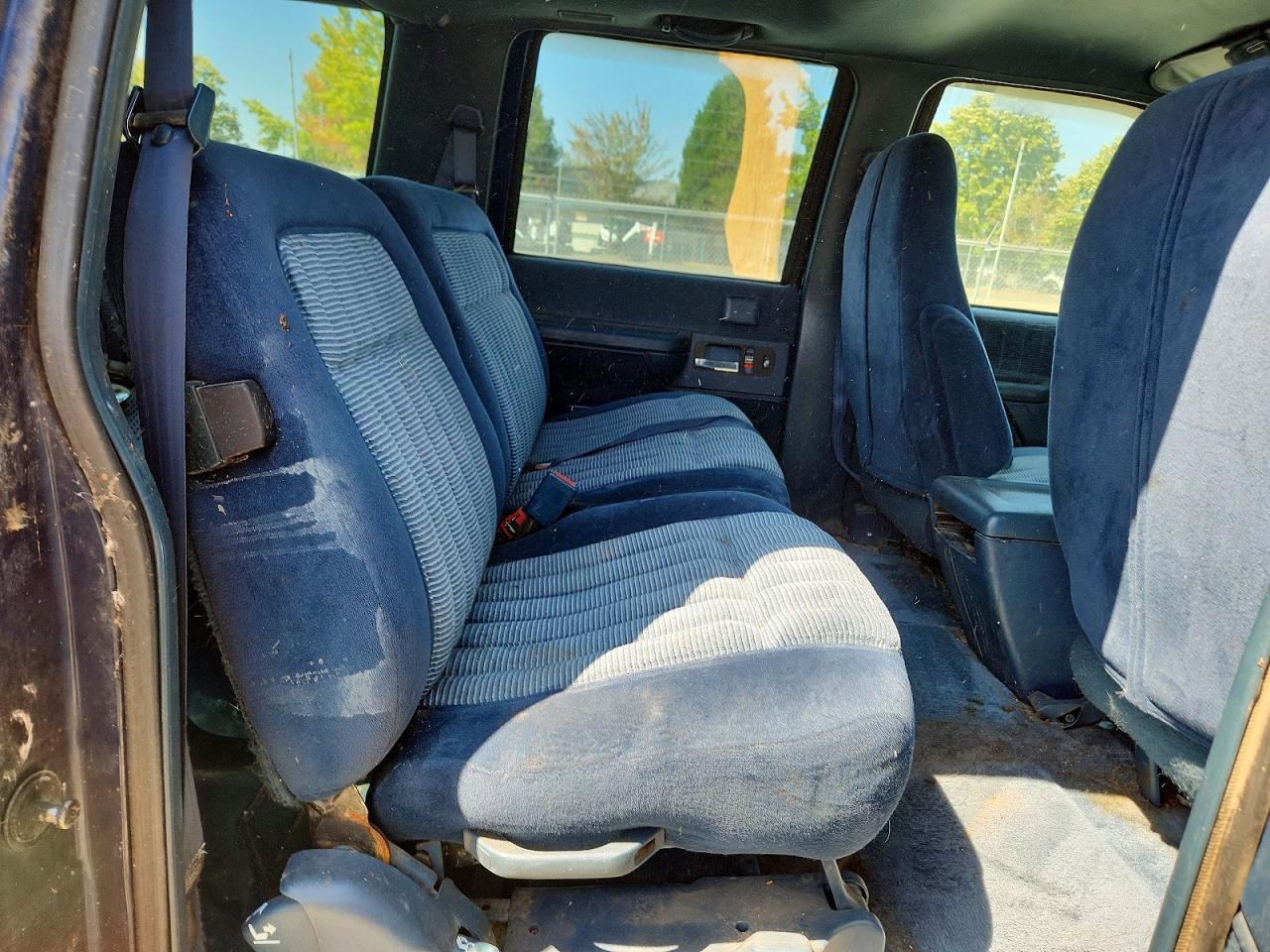 1GNFK16K9RJ379730 1994 CHEVROLET SUBURBAN photo no. 11