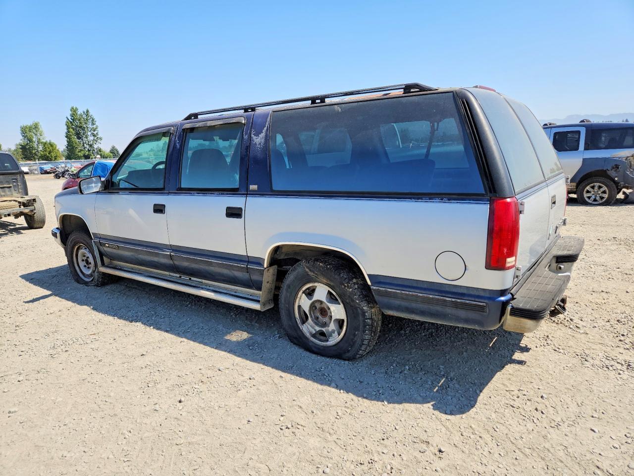 1GNFK16K9RJ379730 1994 CHEVROLET SUBURBAN photo no. 2