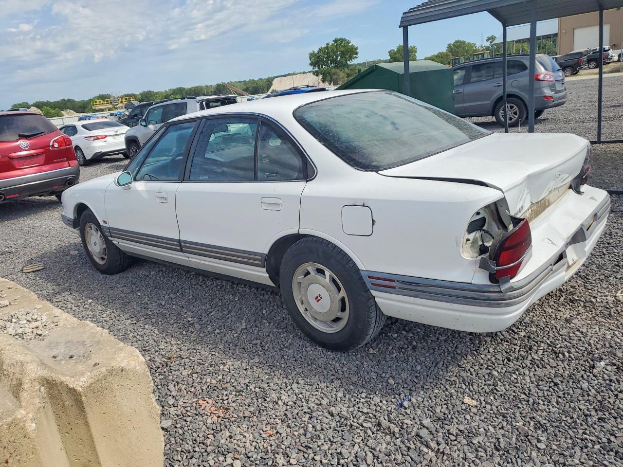 1995 OLDSMOBILE 88 ROYALE — Фото 2 из 12