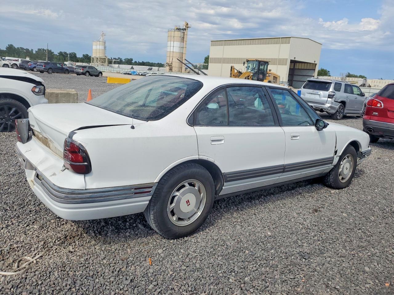 1995 OLDSMOBILE 88 ROYALE — Фото 3 из 12