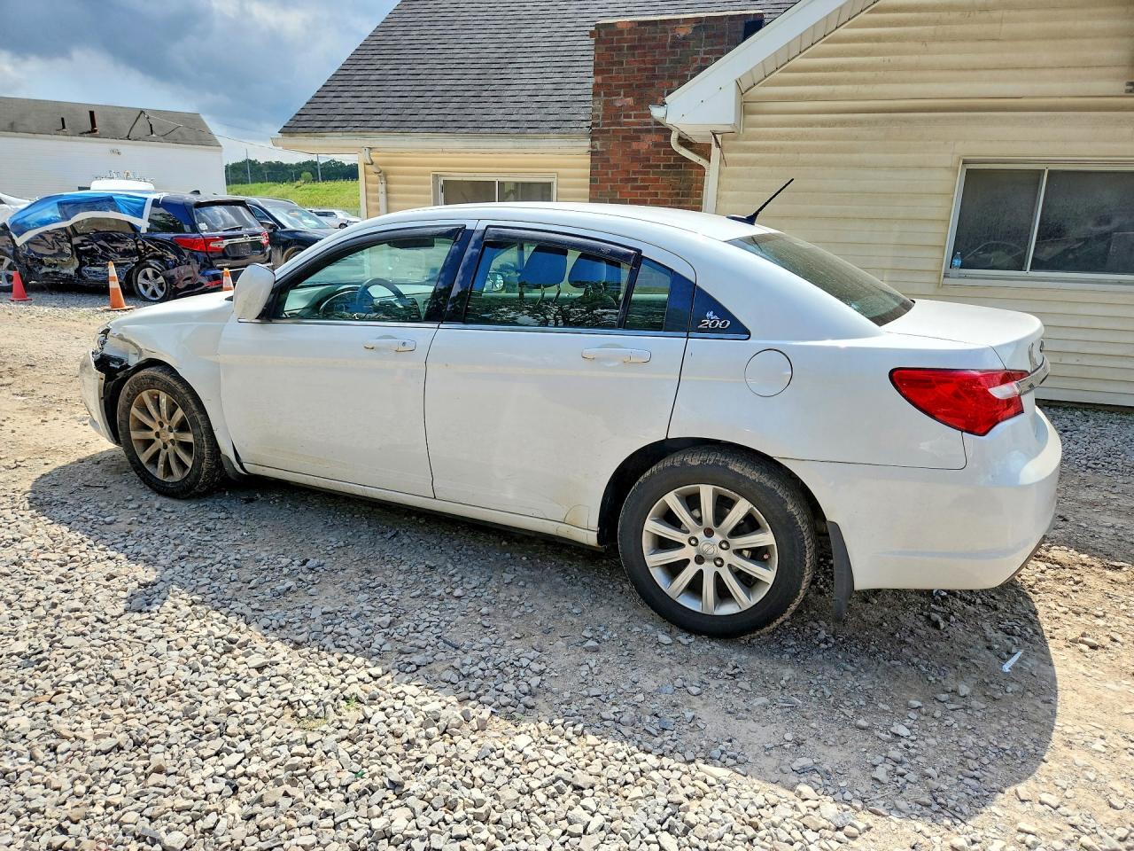 2012 CHRYSLER 200 TOURING — Фото 2 из 12