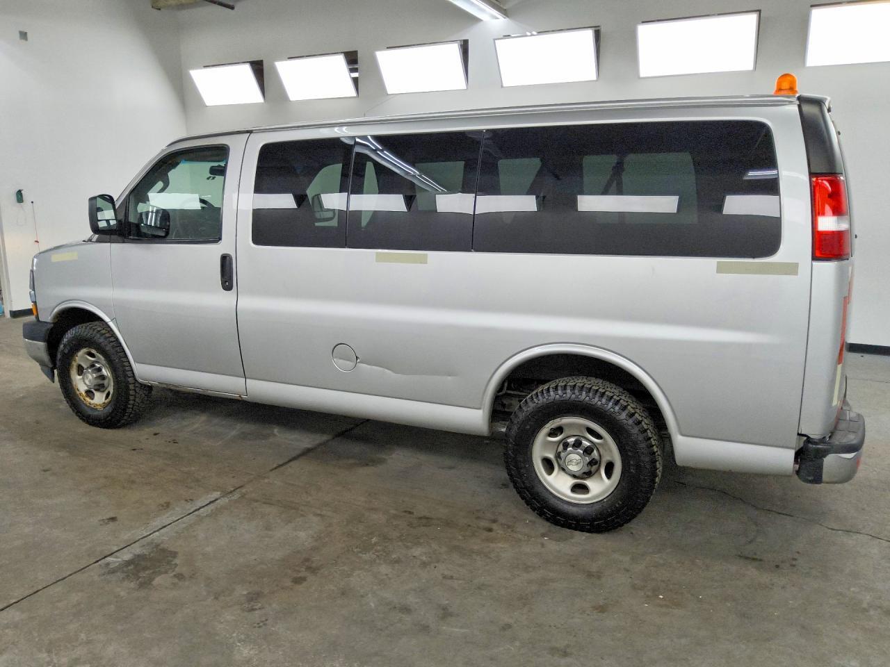 2018 CHEVROLET EXPRESS G2500 LT — Фото 2 из 13