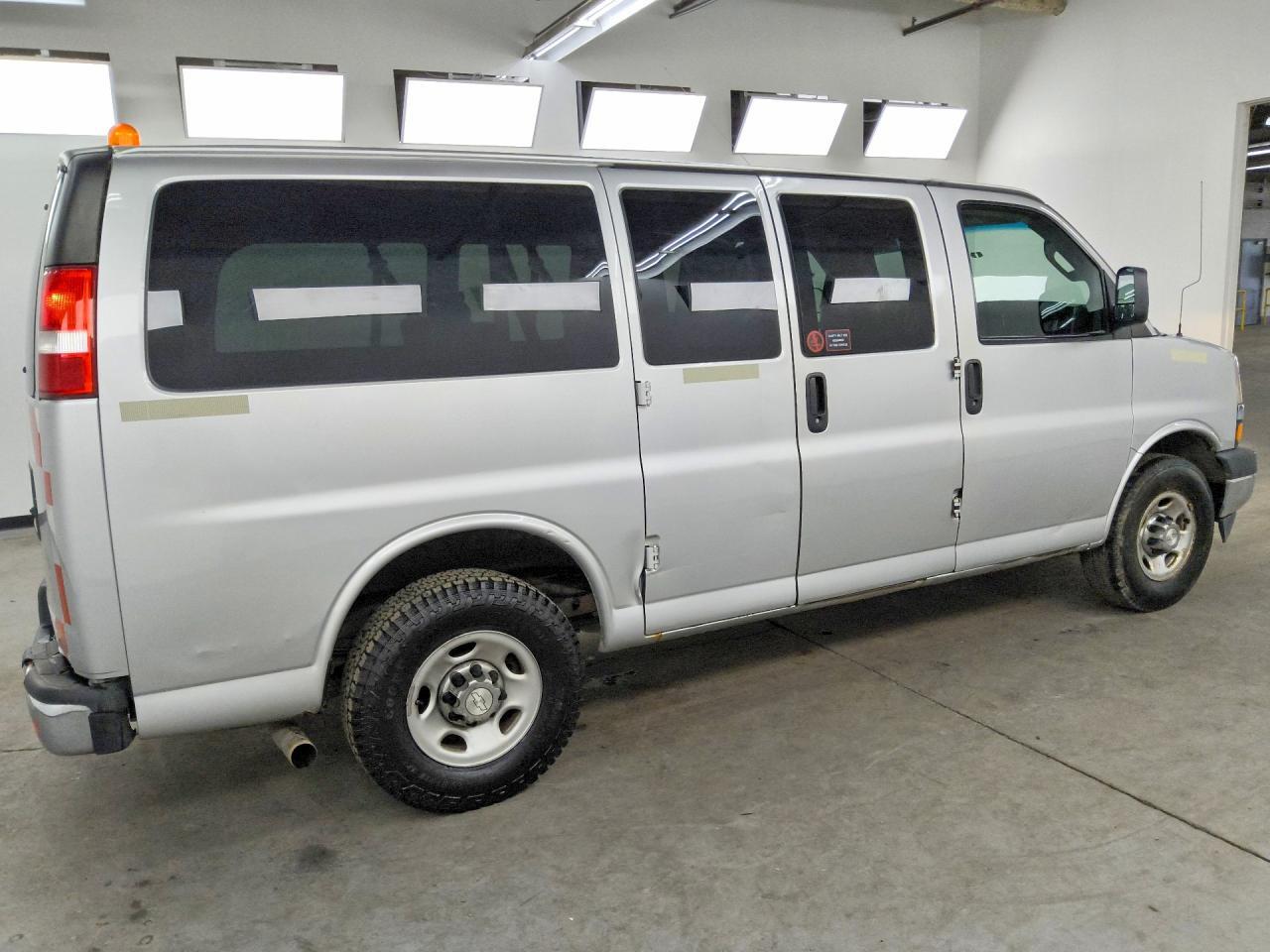 2018 CHEVROLET EXPRESS G2500 LT — Фото 3 из 13
