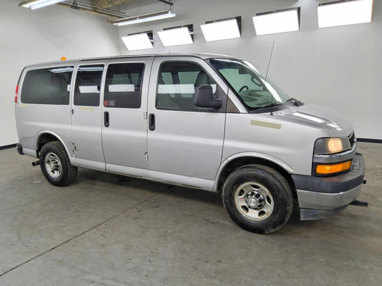 2018 CHEVROLET EXPRESS G2500 LT — Фото 4 из 13