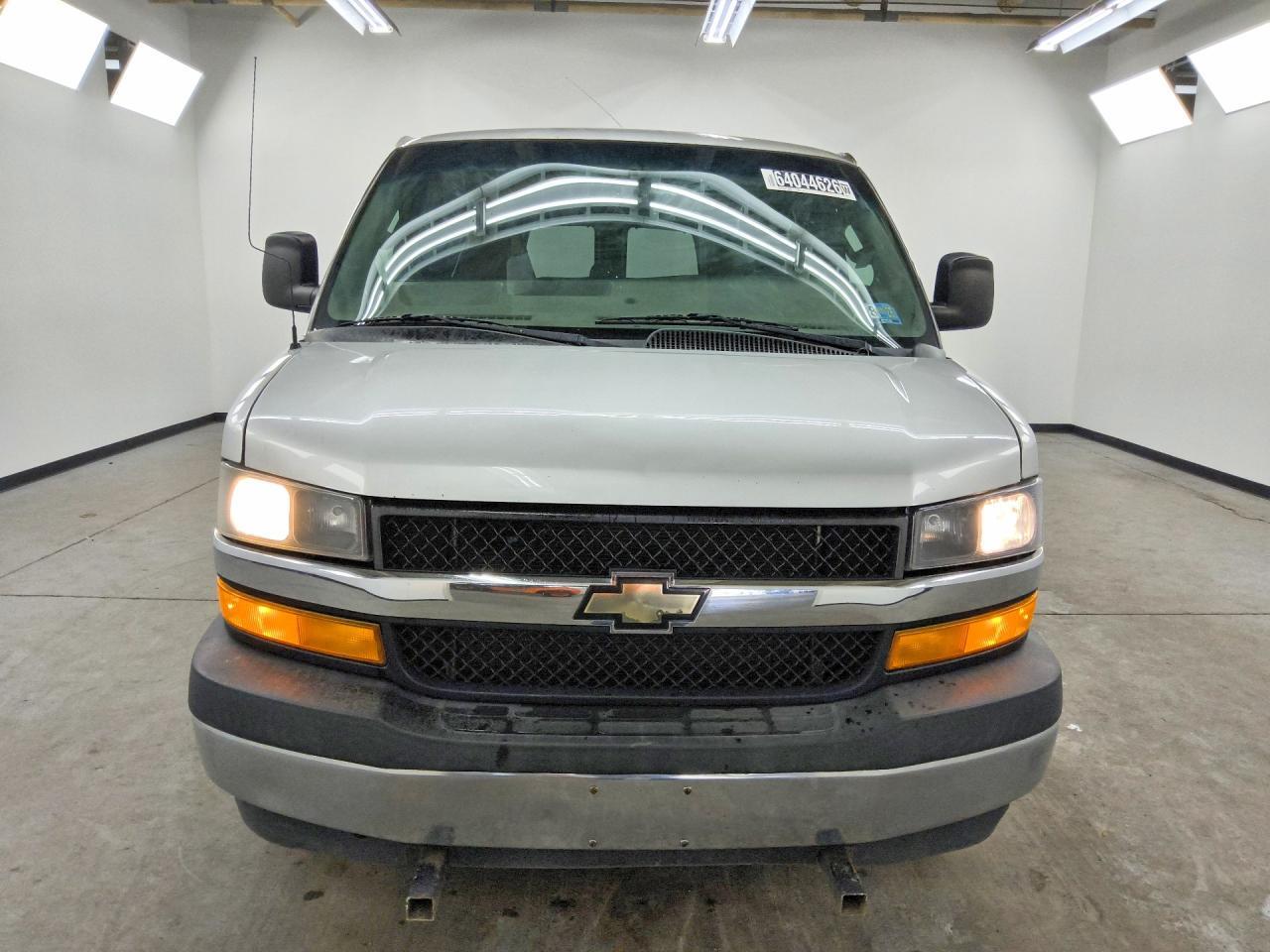 2018 CHEVROLET EXPRESS G2500 LT — Фото 5 из 13