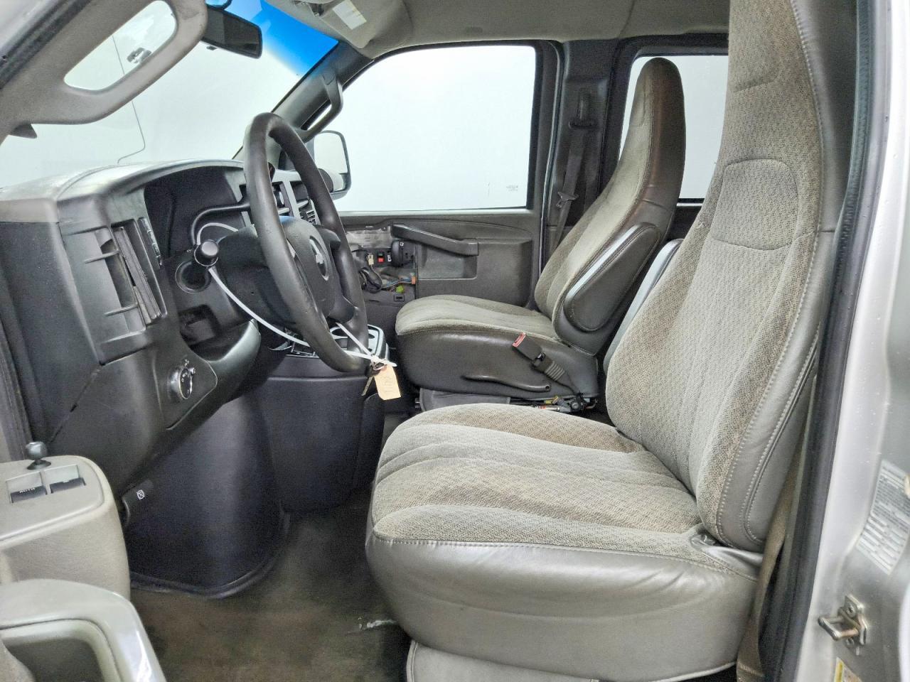 2018 CHEVROLET EXPRESS G2500 LT — Фото 7 из 13