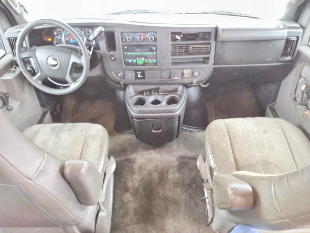 2018 CHEVROLET EXPRESS G2500 LT — Фото 8 из 13