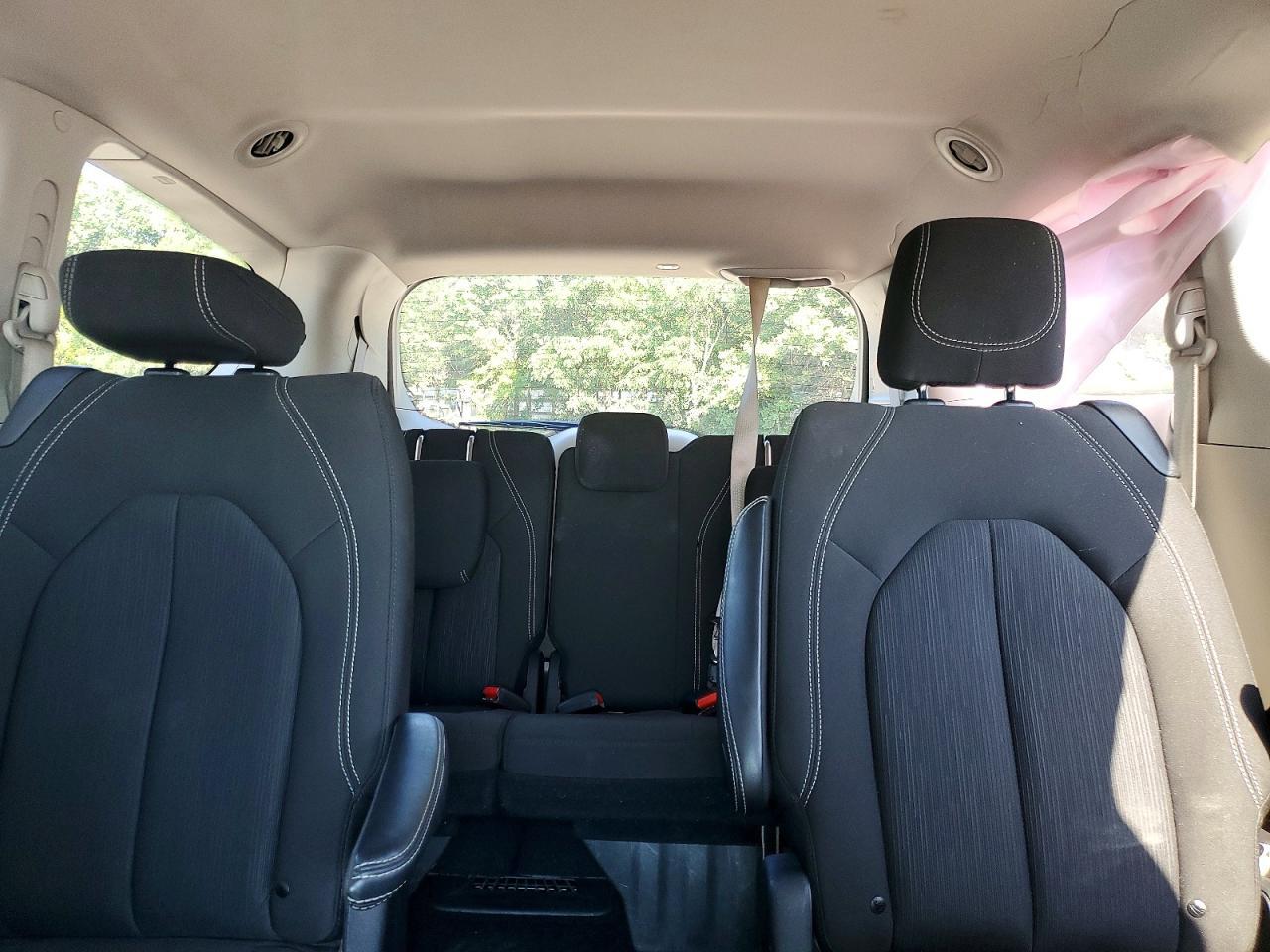 2024 CHRYSLER VOYAGER LX — Фото 10 из 13