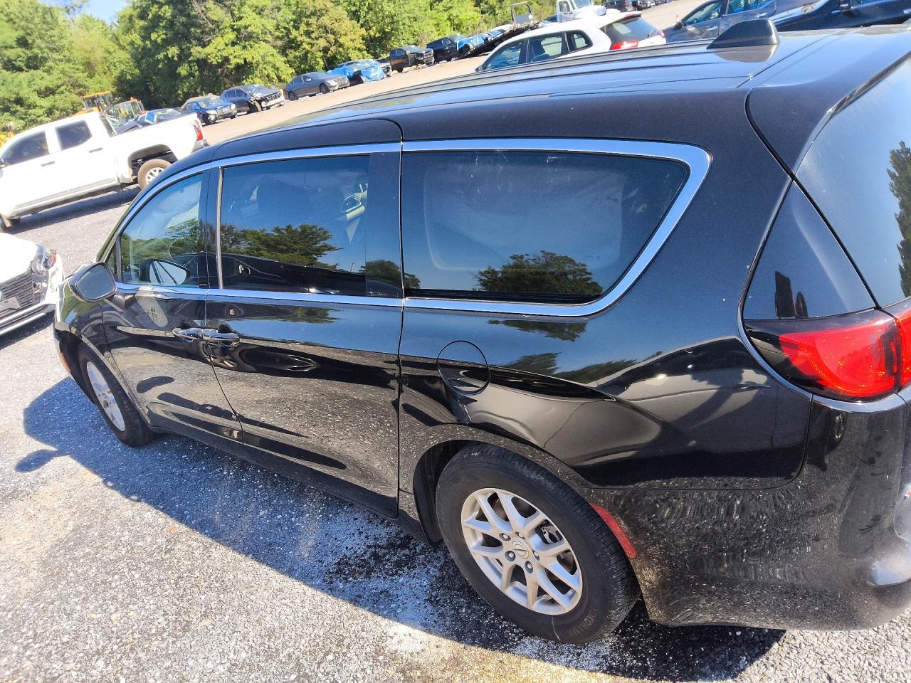 2024 CHRYSLER VOYAGER LX — Фото 2 из 13
