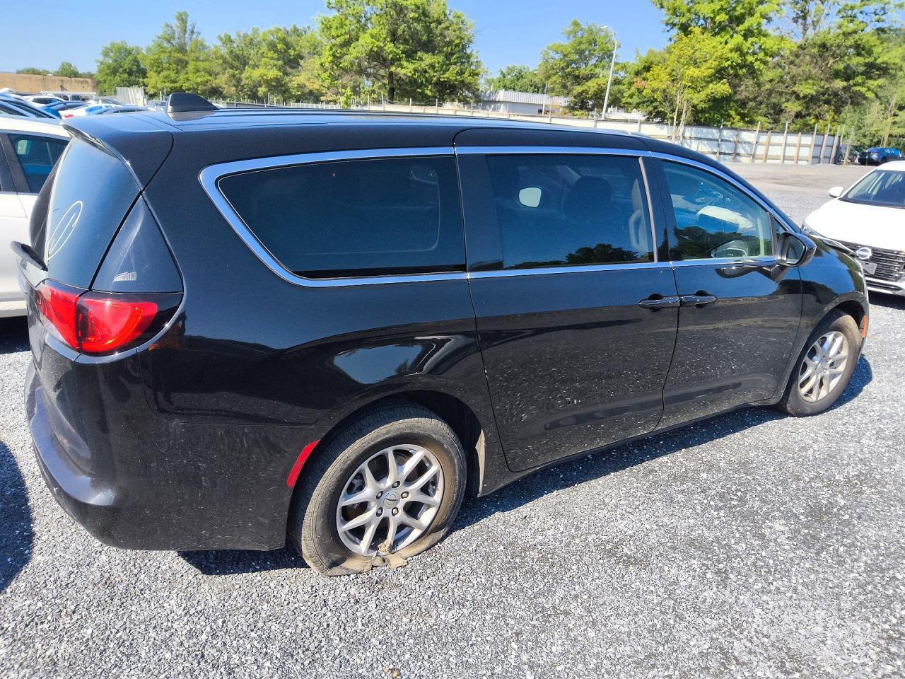 2024 CHRYSLER VOYAGER LX — Фото 3 из 13
