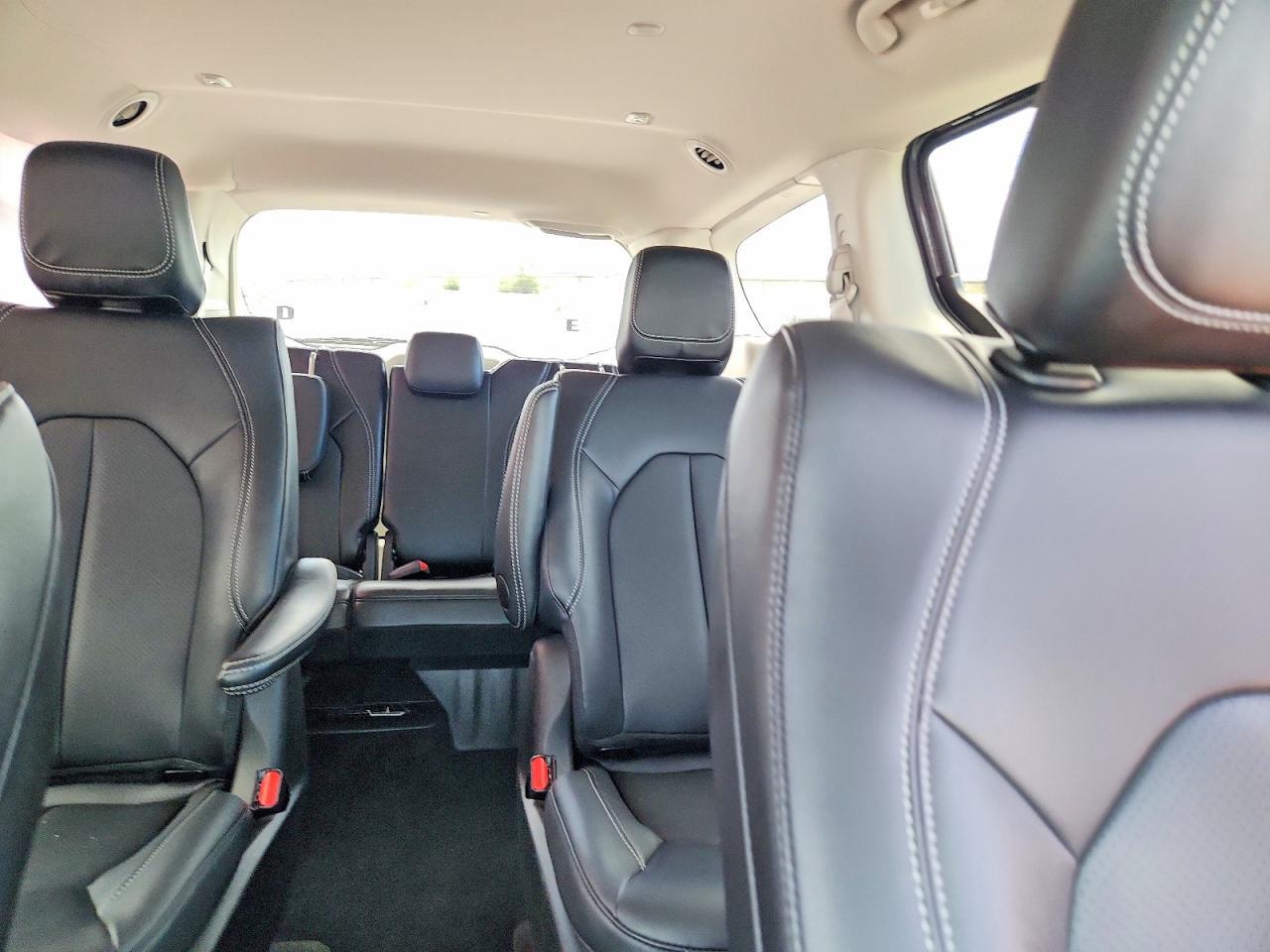 2024 CHRYSLER PACIFICA HYBRID SELECT — Фото 10 из 13