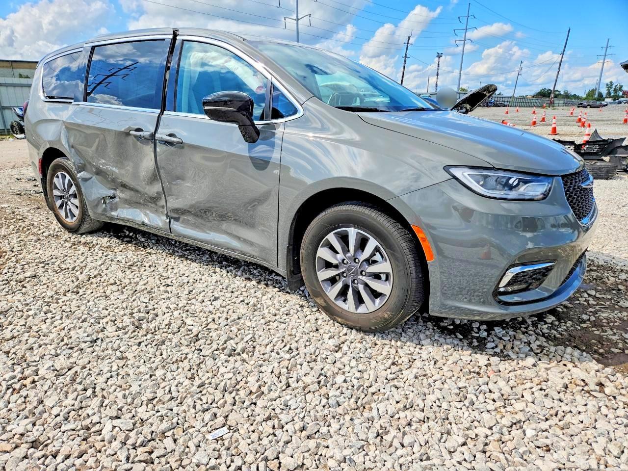 2024 CHRYSLER PACIFICA HYBRID SELECT — Фото 4 из 13