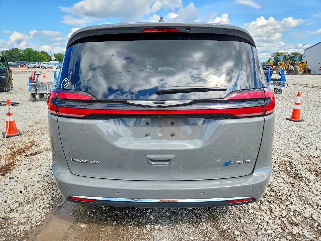 2024 CHRYSLER PACIFICA HYBRID SELECT — Фото 6 из 13