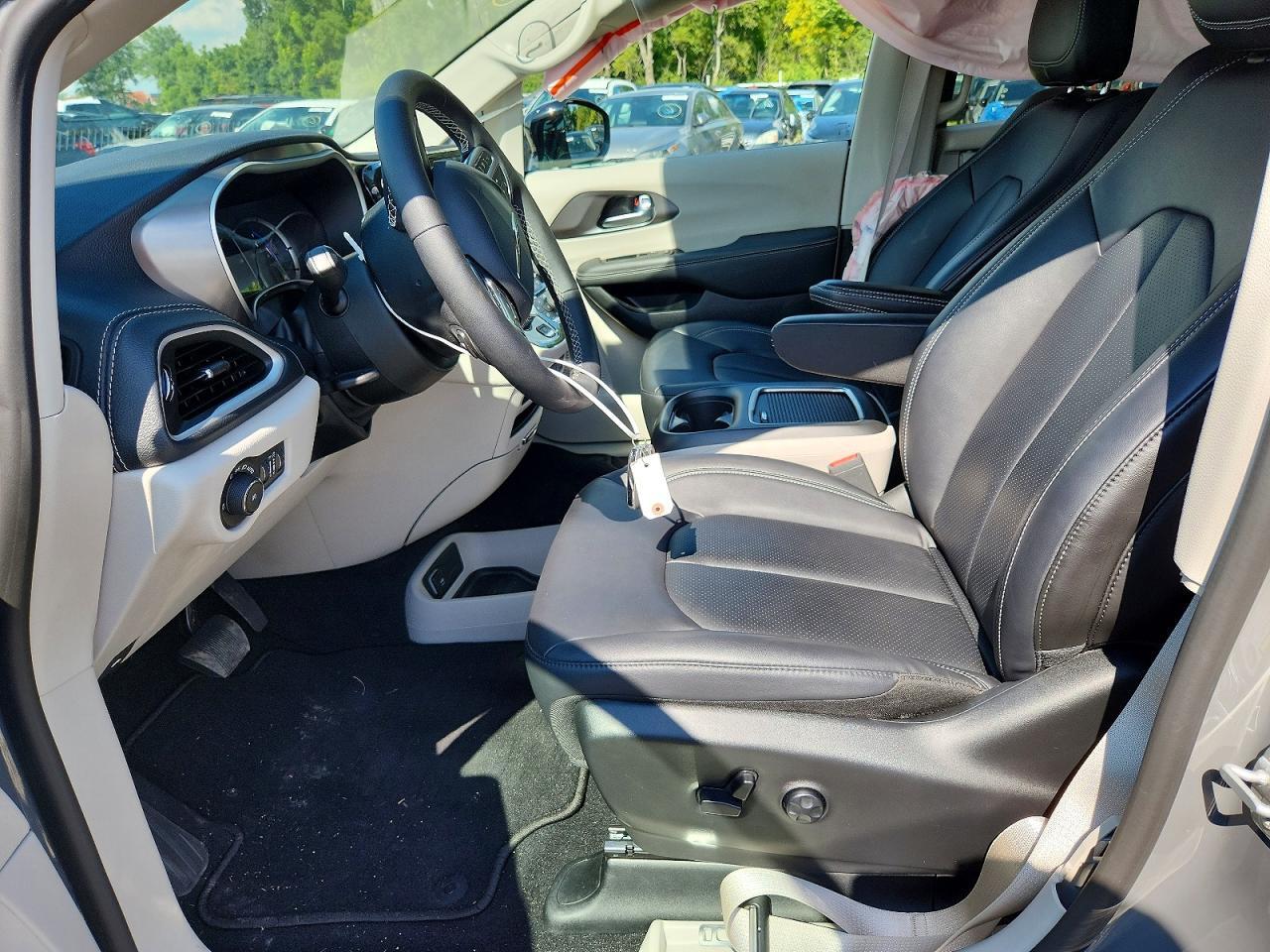 2024 CHRYSLER PACIFICA HYBRID SELECT — Фото 7 из 13