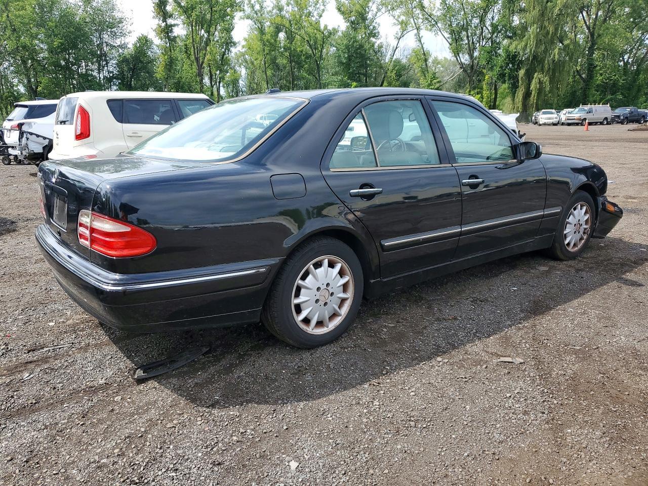 2001 MERCEDES-BENZ E 320 — Фото 3 из 12