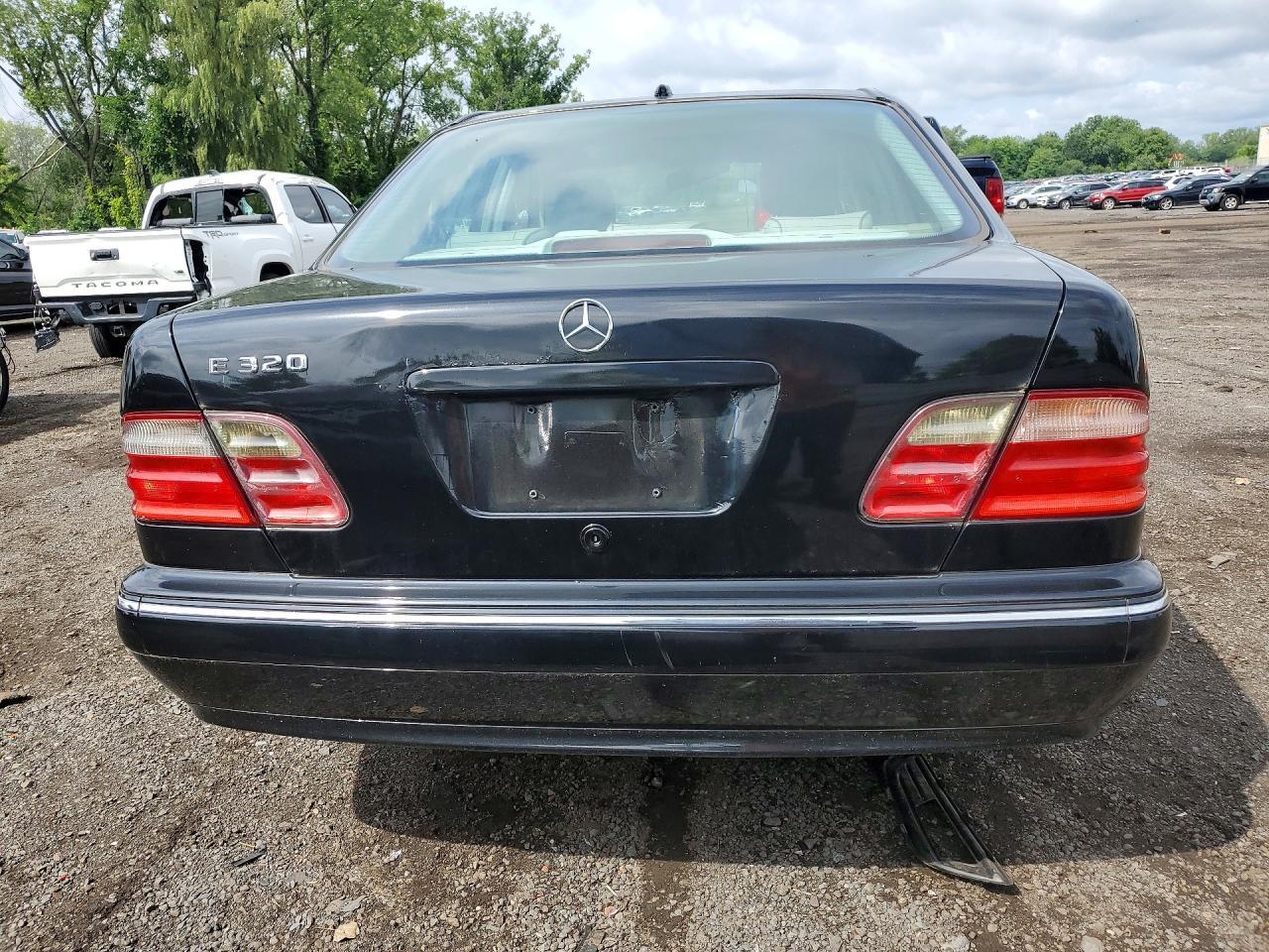 2001 MERCEDES-BENZ E 320 — Фото 6 из 12