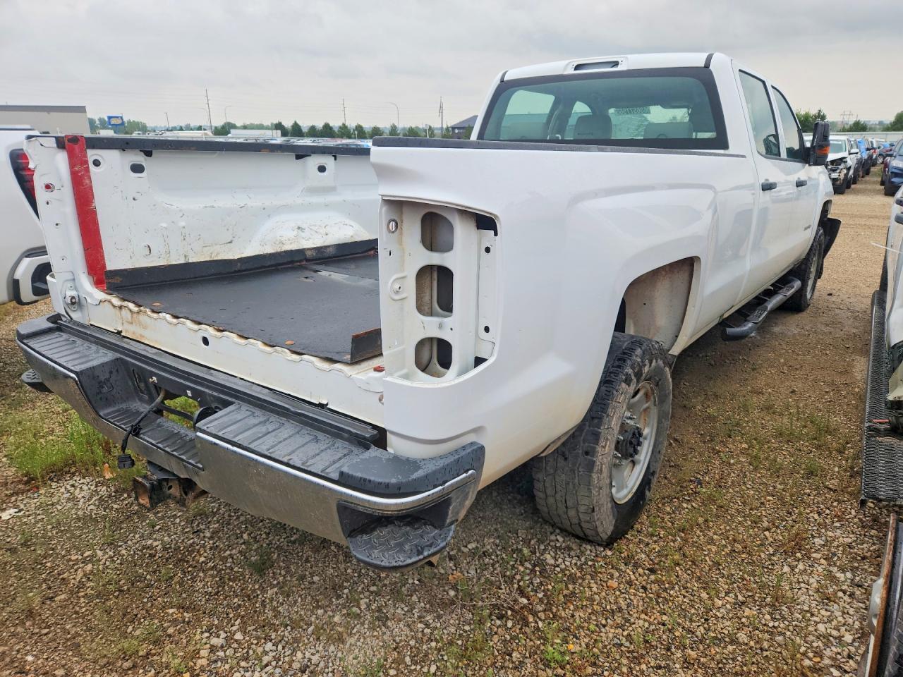 2018 CHEVROLET SILVERADO K2500 HEAVY DUTY — Фото 3 из 12