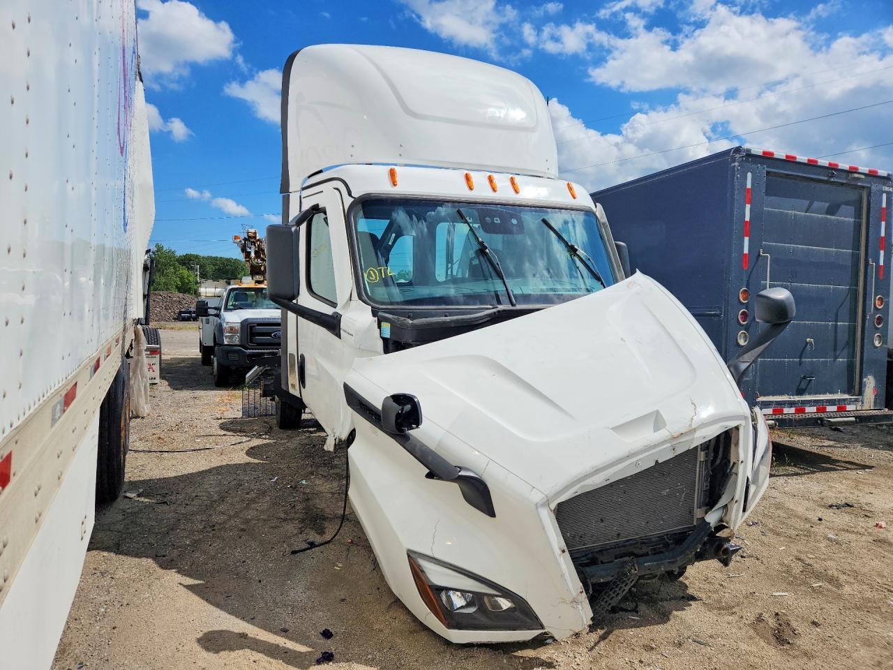 2024 FREIGHTLINER CASCADIA 116 SEMI TRUCK — Фото 4 из 13