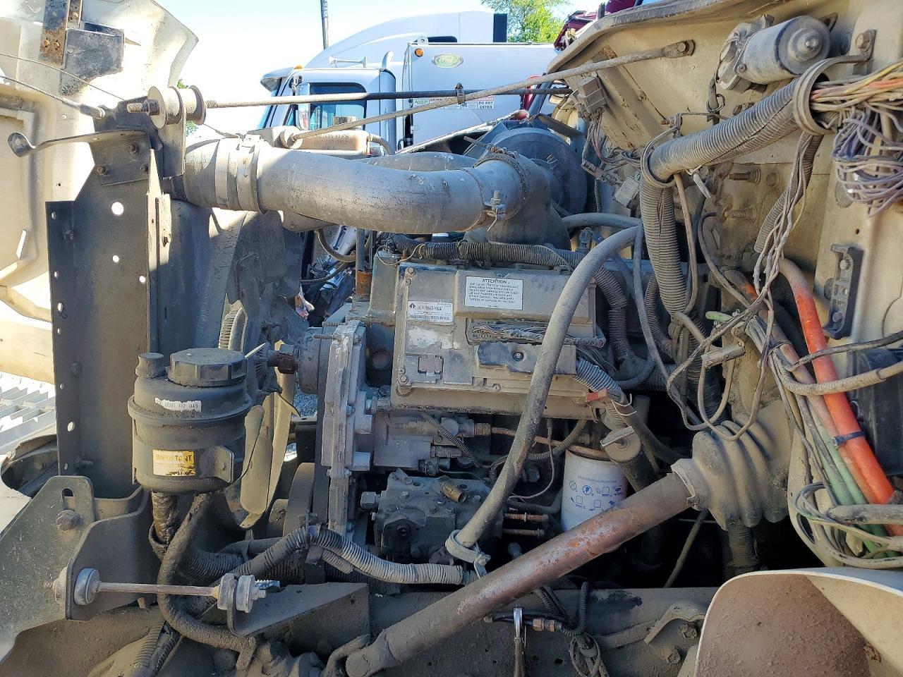 2001 INTERNATIONAL 4900 REFUSE TRUCK — Фото 11 из 12