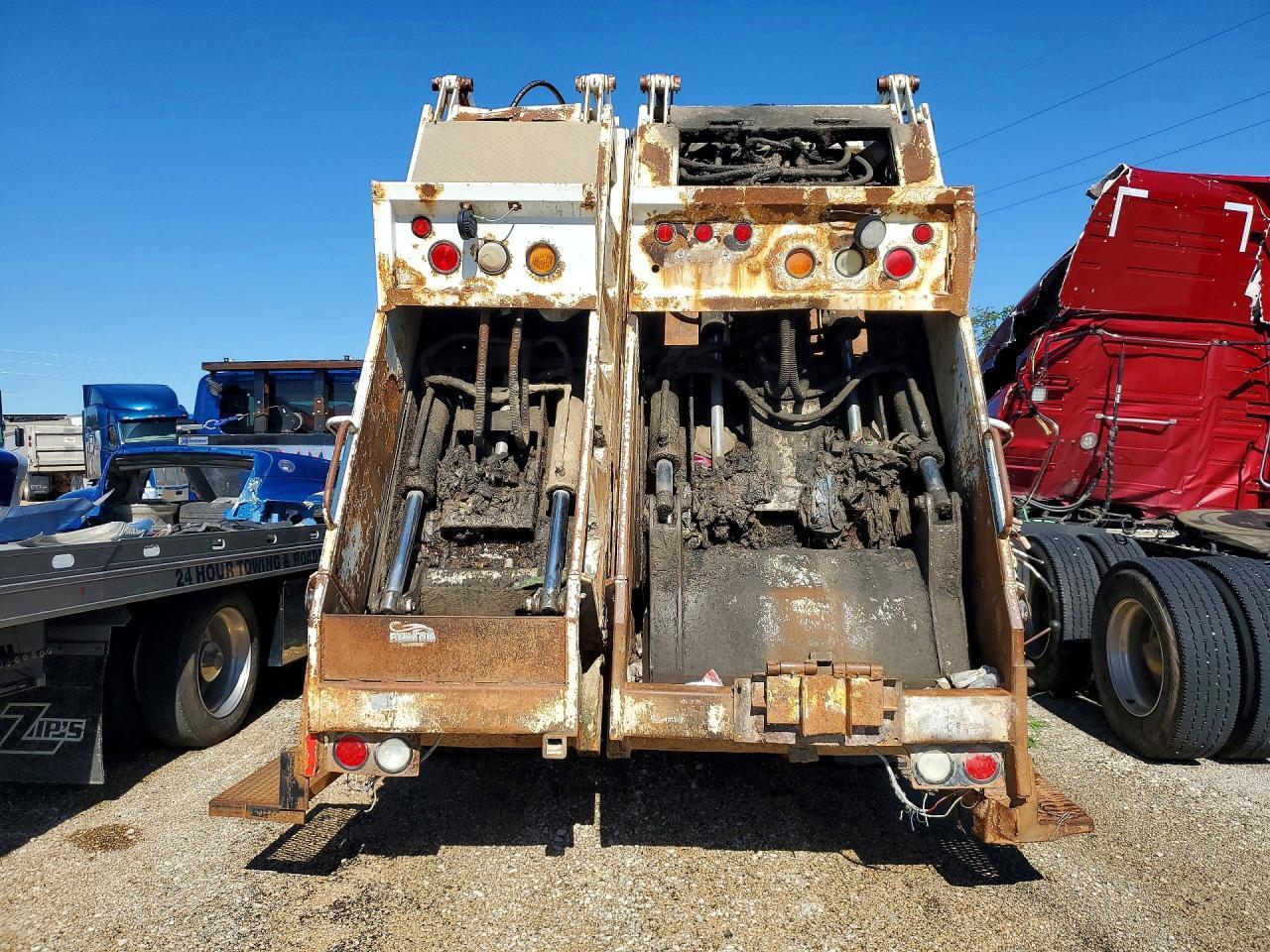 2001 INTERNATIONAL 4900 REFUSE TRUCK — Фото 6 из 12