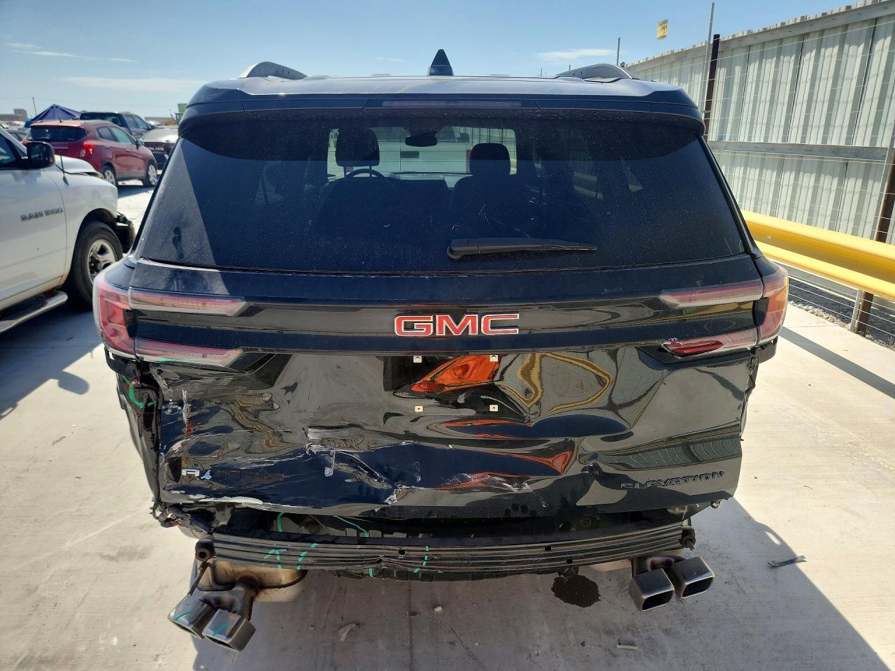 2024 GMC ACADIA UPLEVEL — Фото 6 из 14