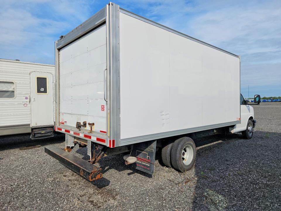 2012 GMC SAVANA BOX TRUCK — Фото 3 из 13