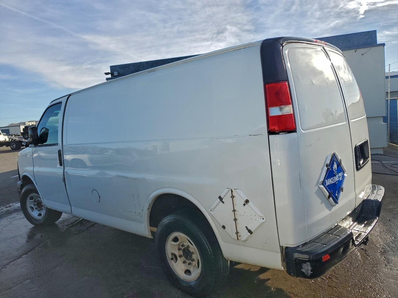 2012 GMC SAVANA G2500 DELIVERY VAN — Фото 2 из 13
