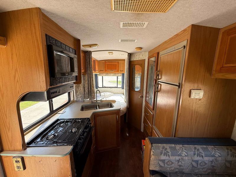 2002 FORD ECONOLINE E350 SUPER DUTY CUTAWAY VAN — Фото 11 из 14
