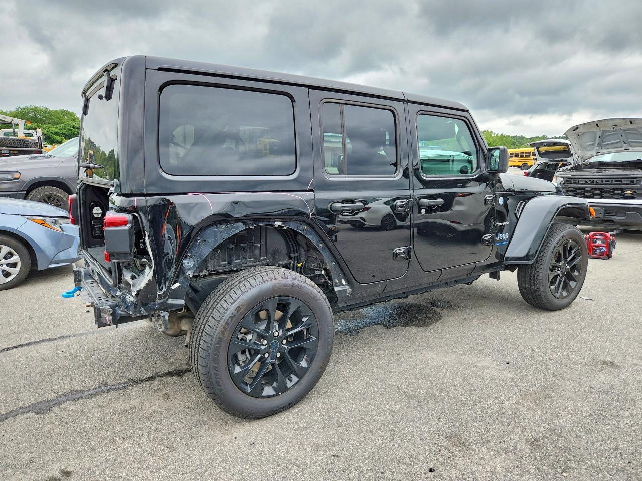 2024 JEEP WRANGLER SAHARA 4XE — Фото 3 из 12