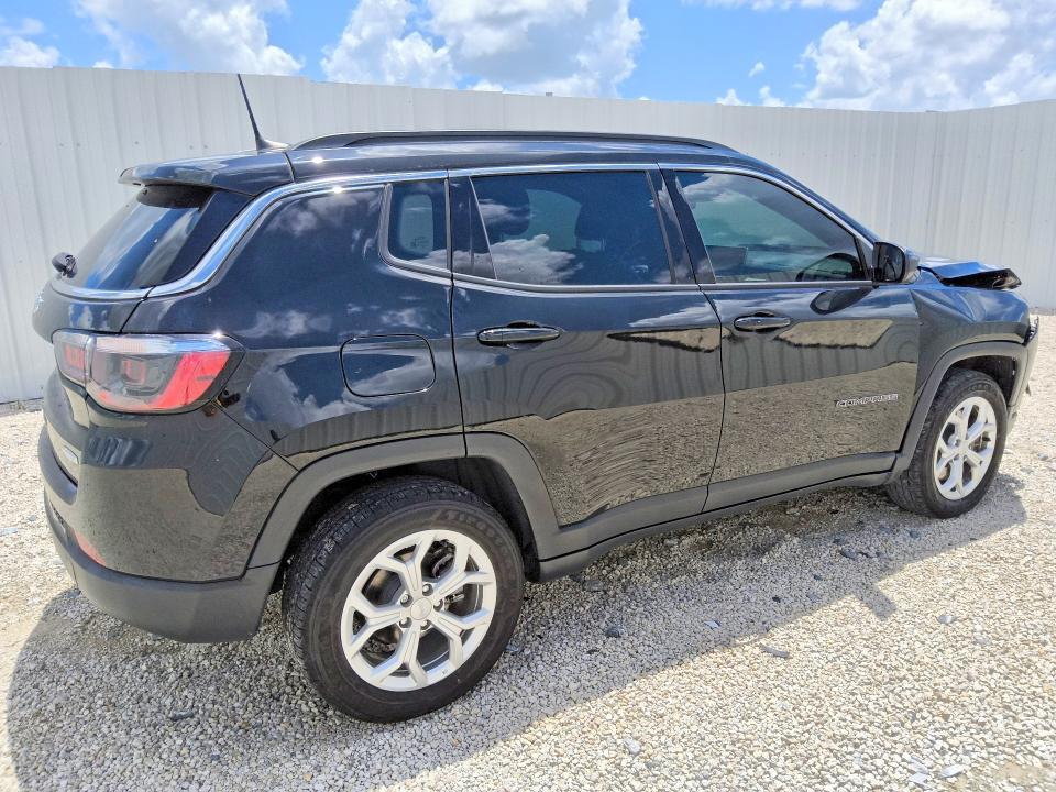 2024 JEEP COMPASS LATITUDE — Фото 3 из 14