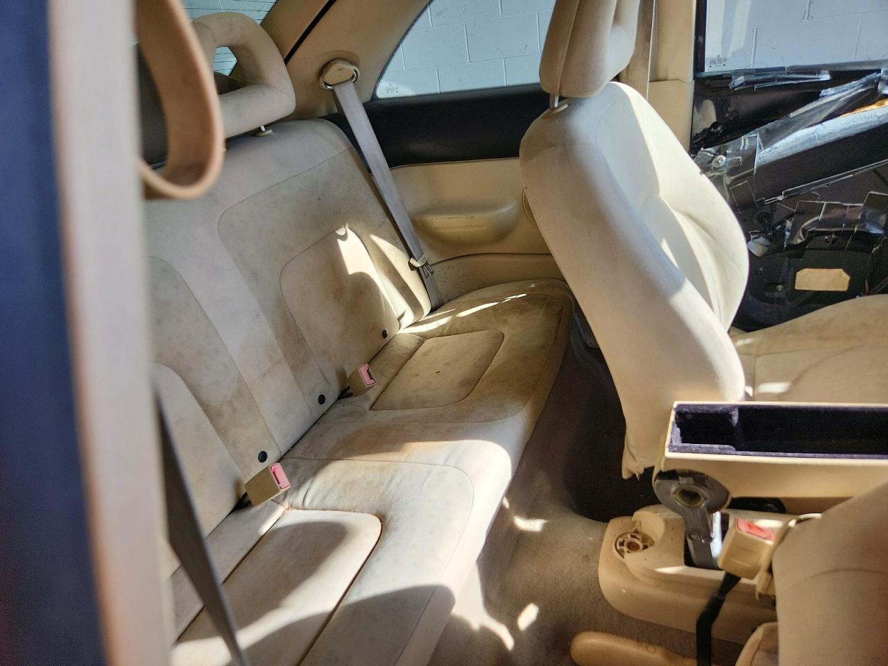 2002 VOLKSWAGEN NEW BEETLE GLS — Фото 10 из 12