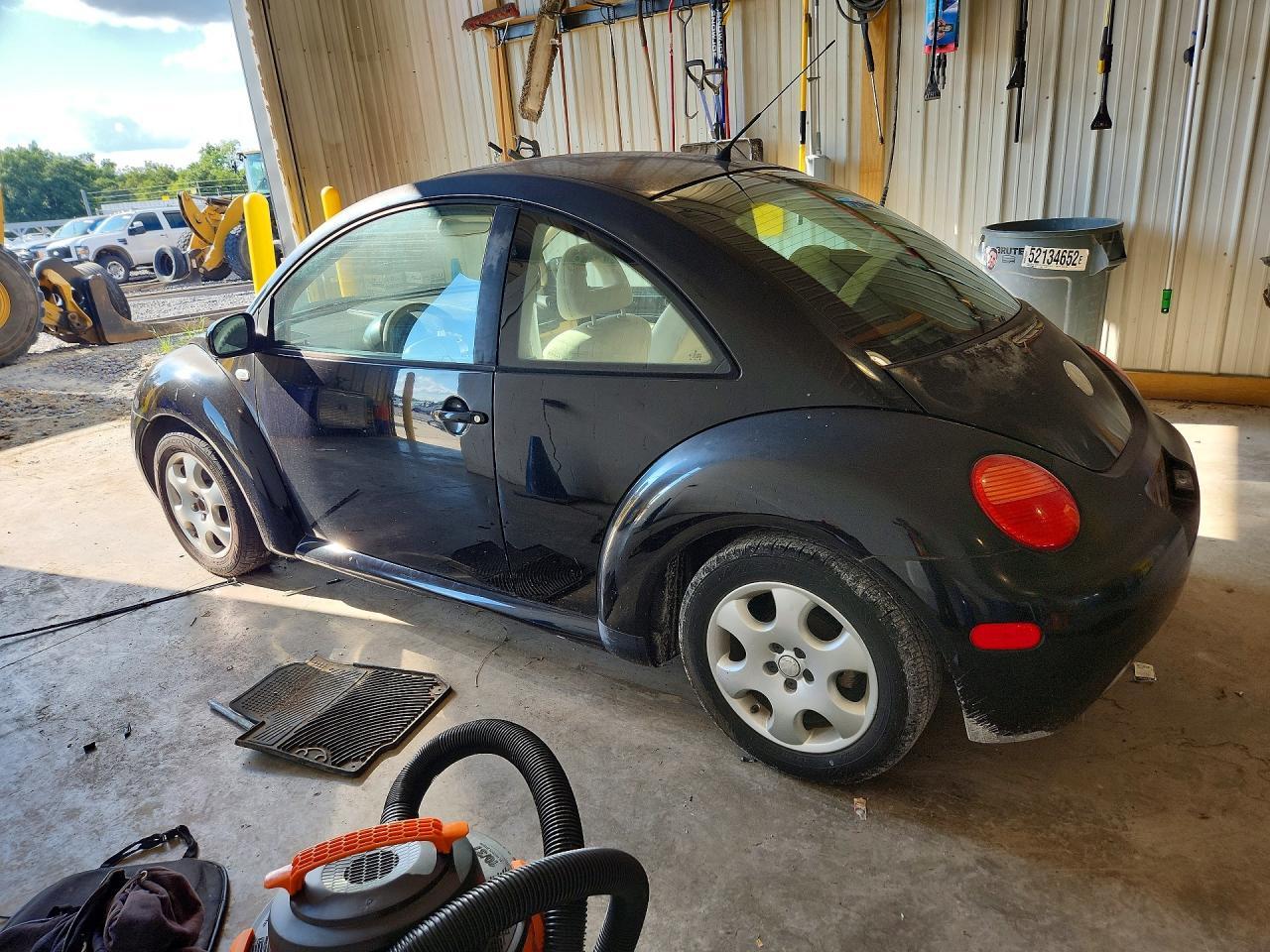 2002 VOLKSWAGEN NEW BEETLE GLS — Фото 2 из 12