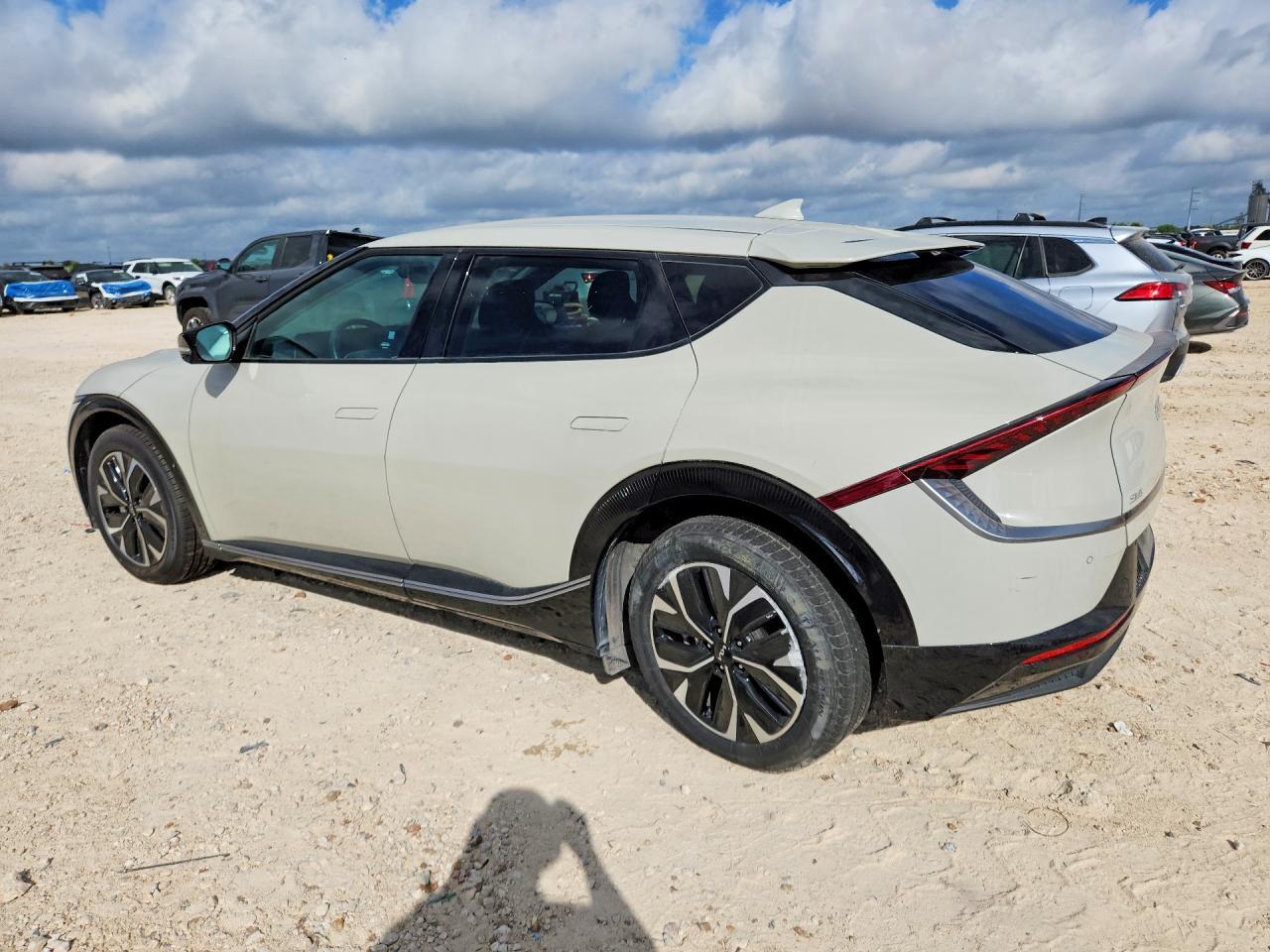 2024 KIA EV6 WIND — Фото 2 из 14