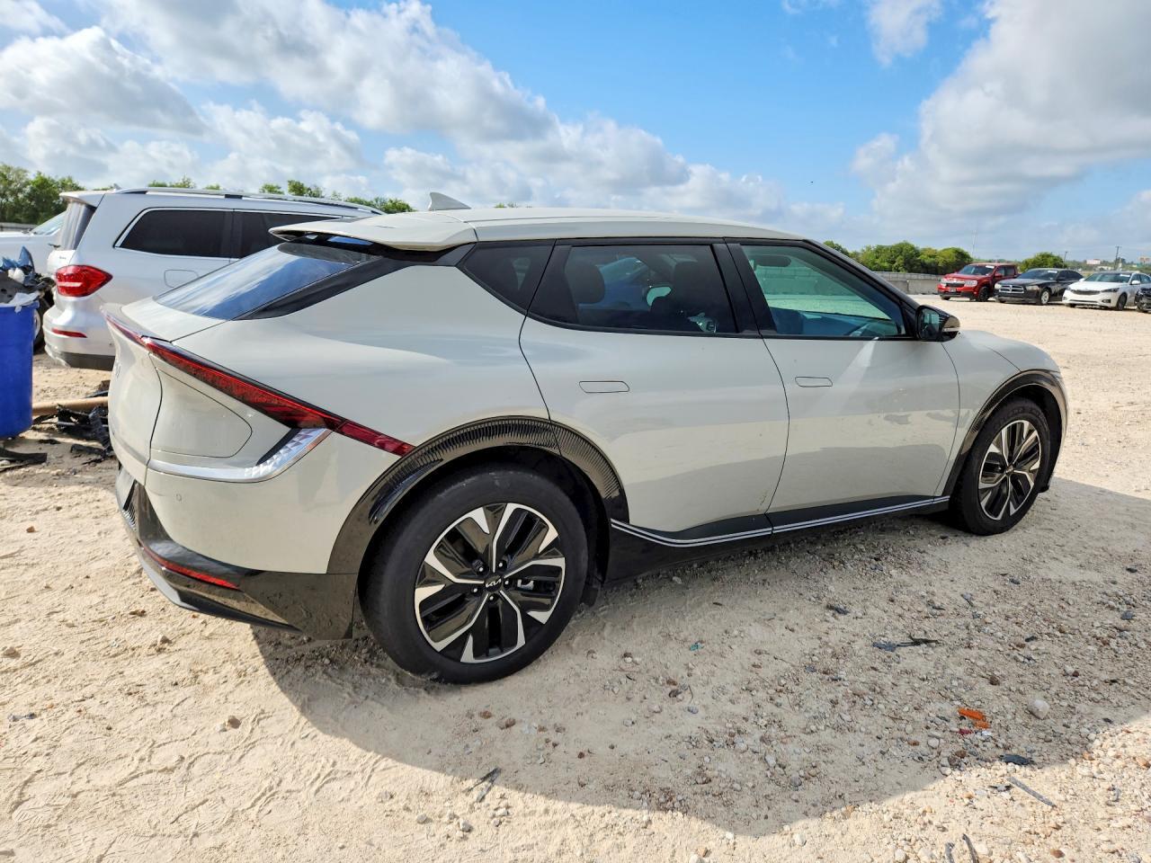 2024 KIA EV6 WIND — Фото 3 из 14