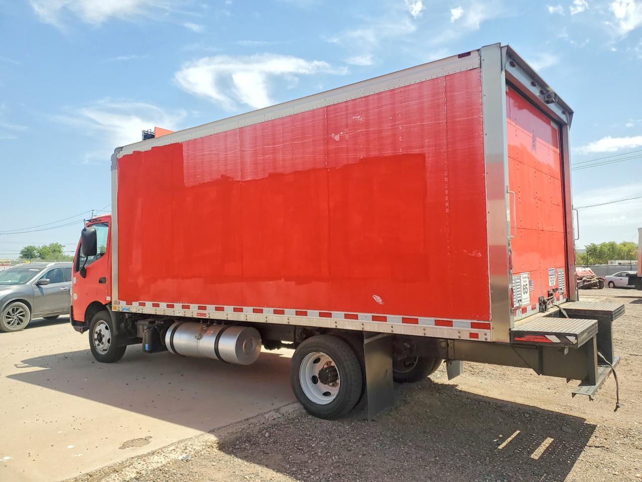 2018 HINO 195 BOX TRUCK — Фото 2 из 13