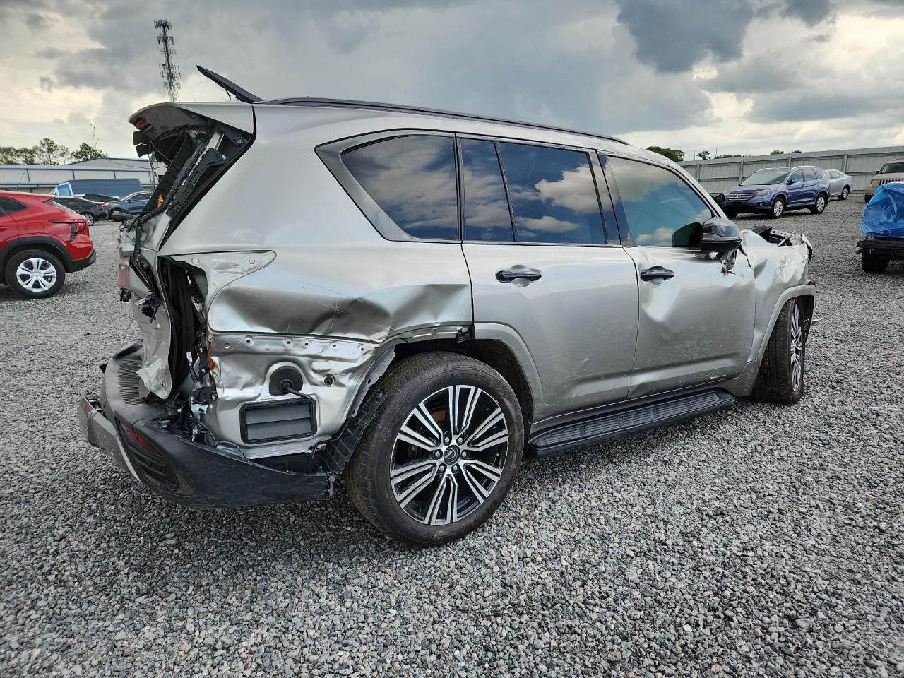 2024 LEXUS LX 600 LUXURY — Фото 3 из 13