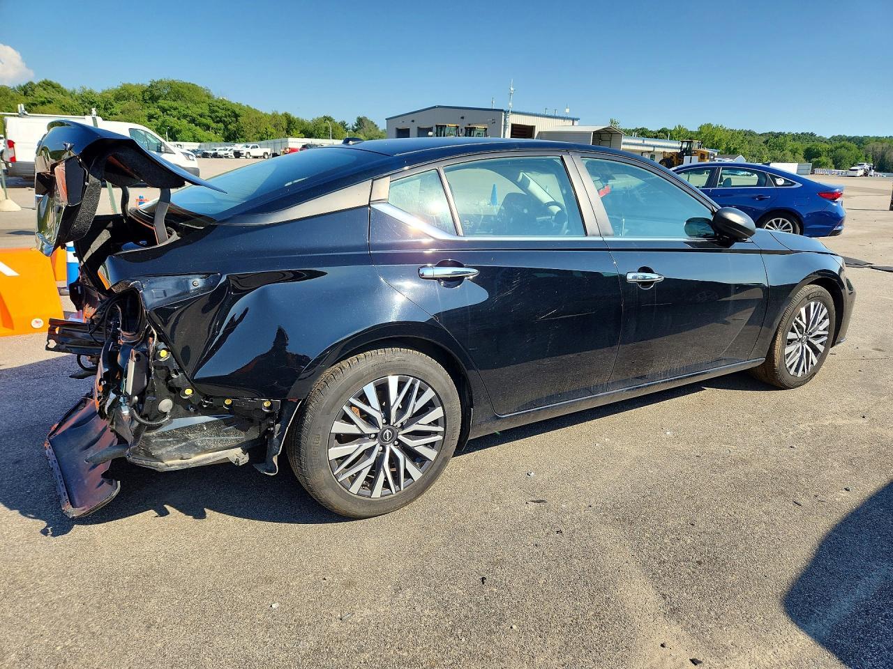 2024 NISSAN ALTIMA SV — Фото 3 из 12