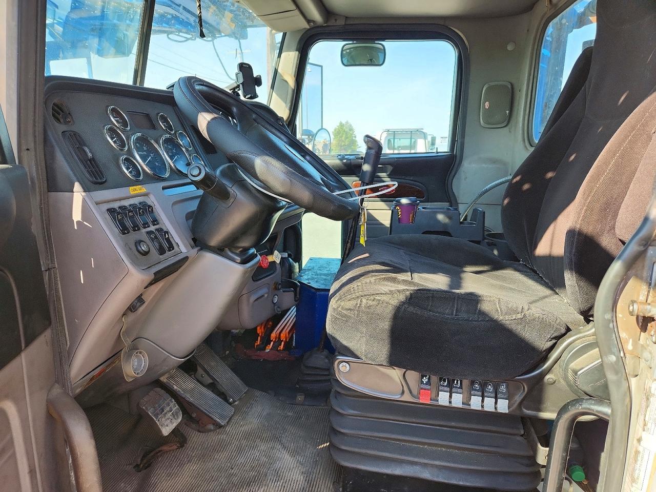 2012 PETERBILT 365 CAR HAULER TRUCK — Фото 7 из 12