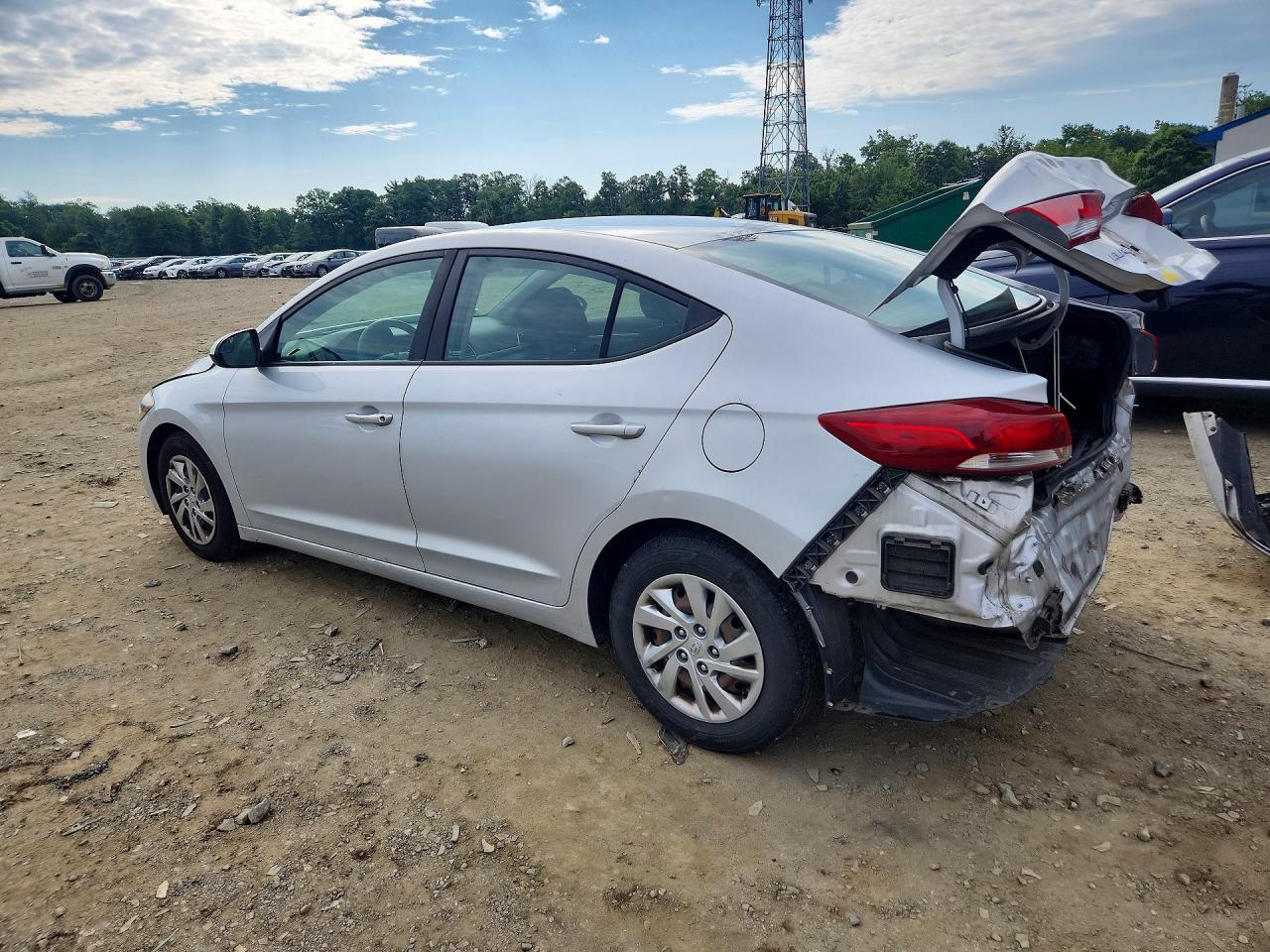 2018 HYUNDAI ELANTRA SE — Фото 2 из 13