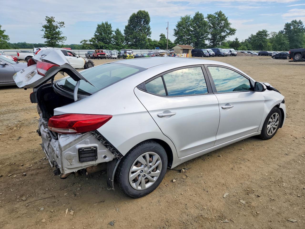 2018 HYUNDAI ELANTRA SE — Фото 3 из 13