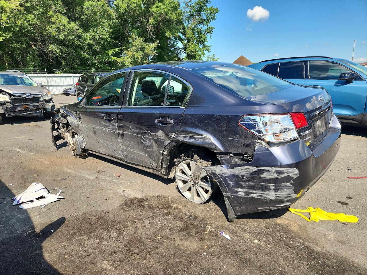 2012 SUBARU LEGACY — Фото 2 из 12