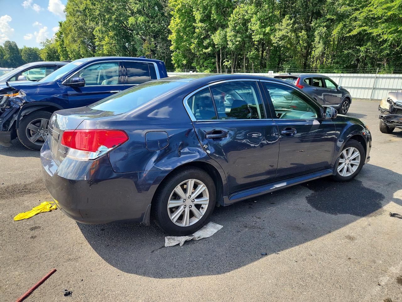 2012 SUBARU LEGACY — Фото 3 из 12